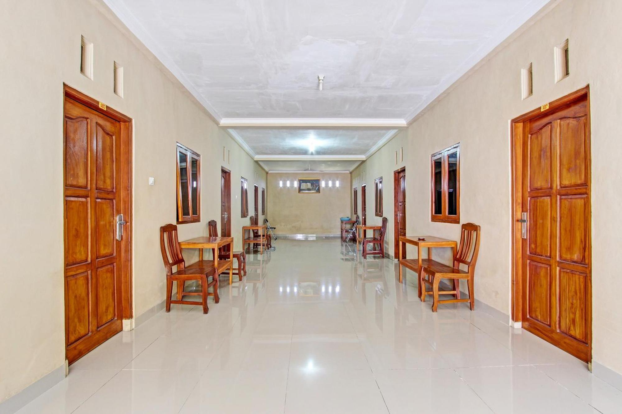 OYO 91353 Hotel Surya Andesa Klaten Bagian luar foto